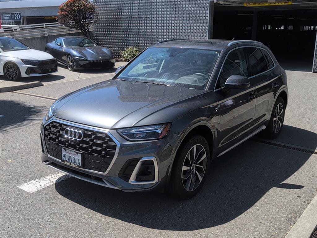 2023 Audi Q5 45 Premium Plus's photo
