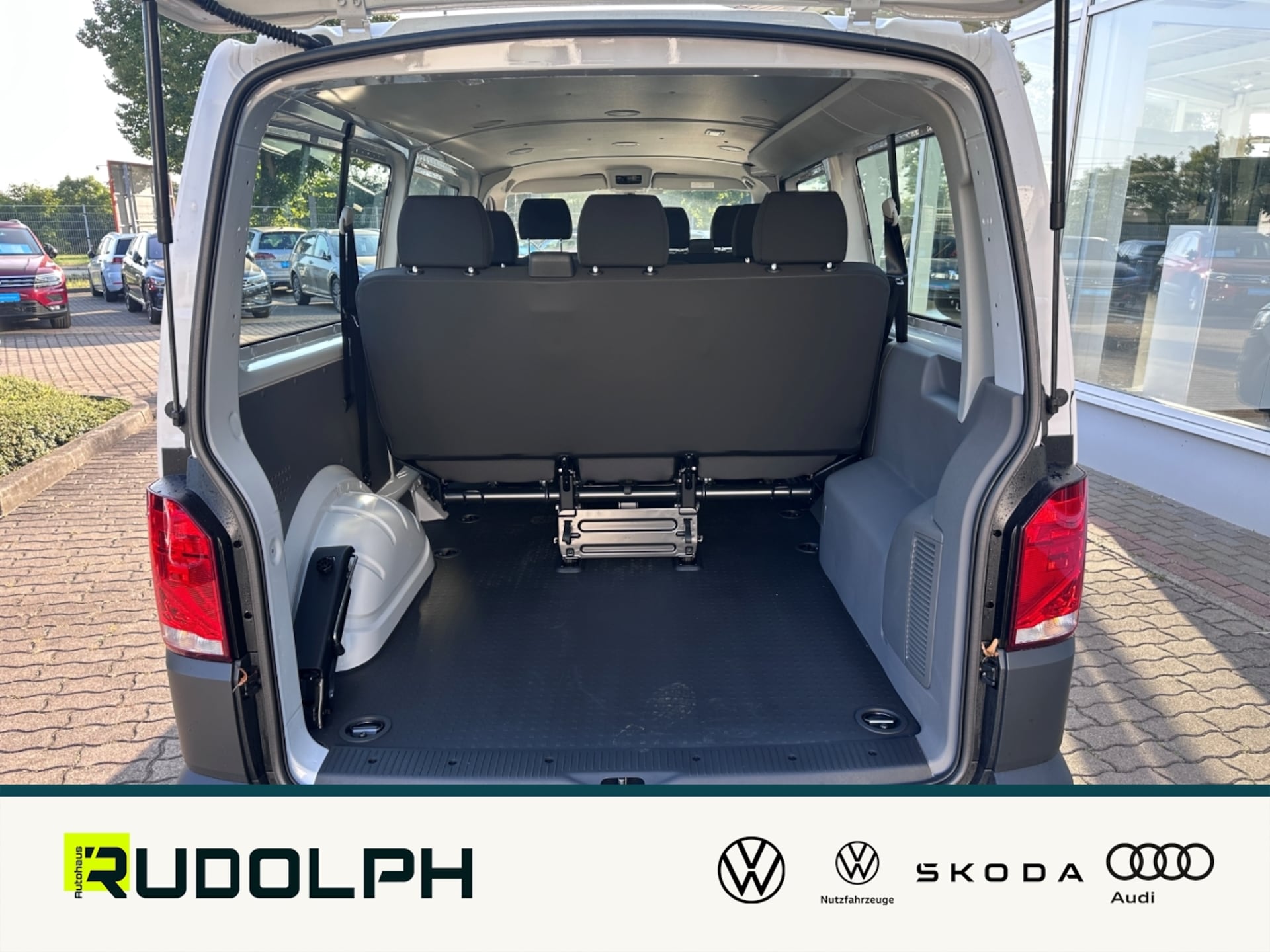 Volkswagen T6.1 Transporter Kombi langer Radstand