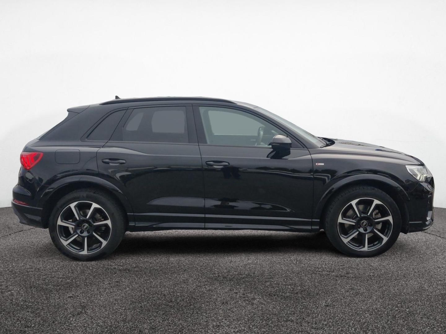 Bild über Audi Q3 S line 40 TDI quattro S tronic - für weitere Informationen kontaktieren Sie den Audi Partner