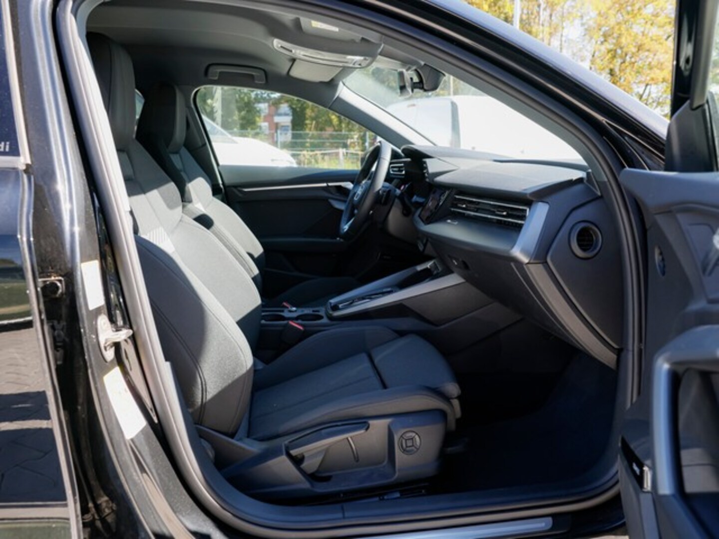 Bild über Audi A3 Sportback S line 35 TFSI S tronic - für weitere Informationen kontaktieren Sie den Audi Partner