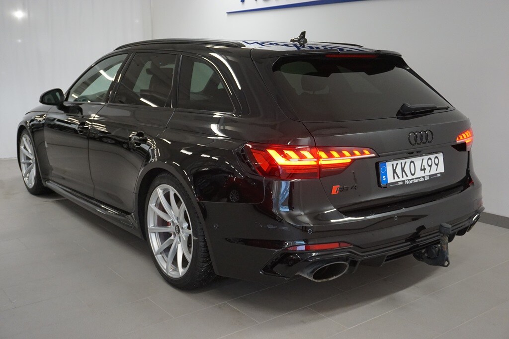 Bild som visar&nbsp;Audi RS 4 Avant&nbsp;RS 4 Avant 450 hk tiptronic - för mer information kontakta din Audi Partner