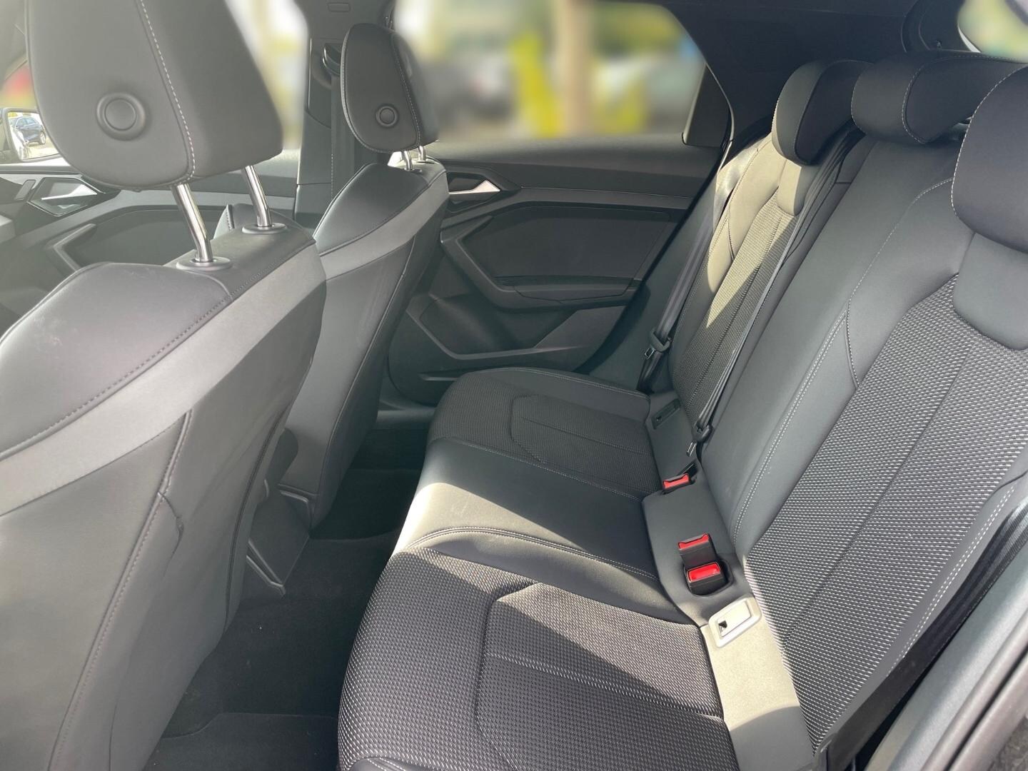 Bild über Audi A1 Sportback S line 30 TFSI S tronic - für weitere Informationen kontaktieren Sie den Audi Partner