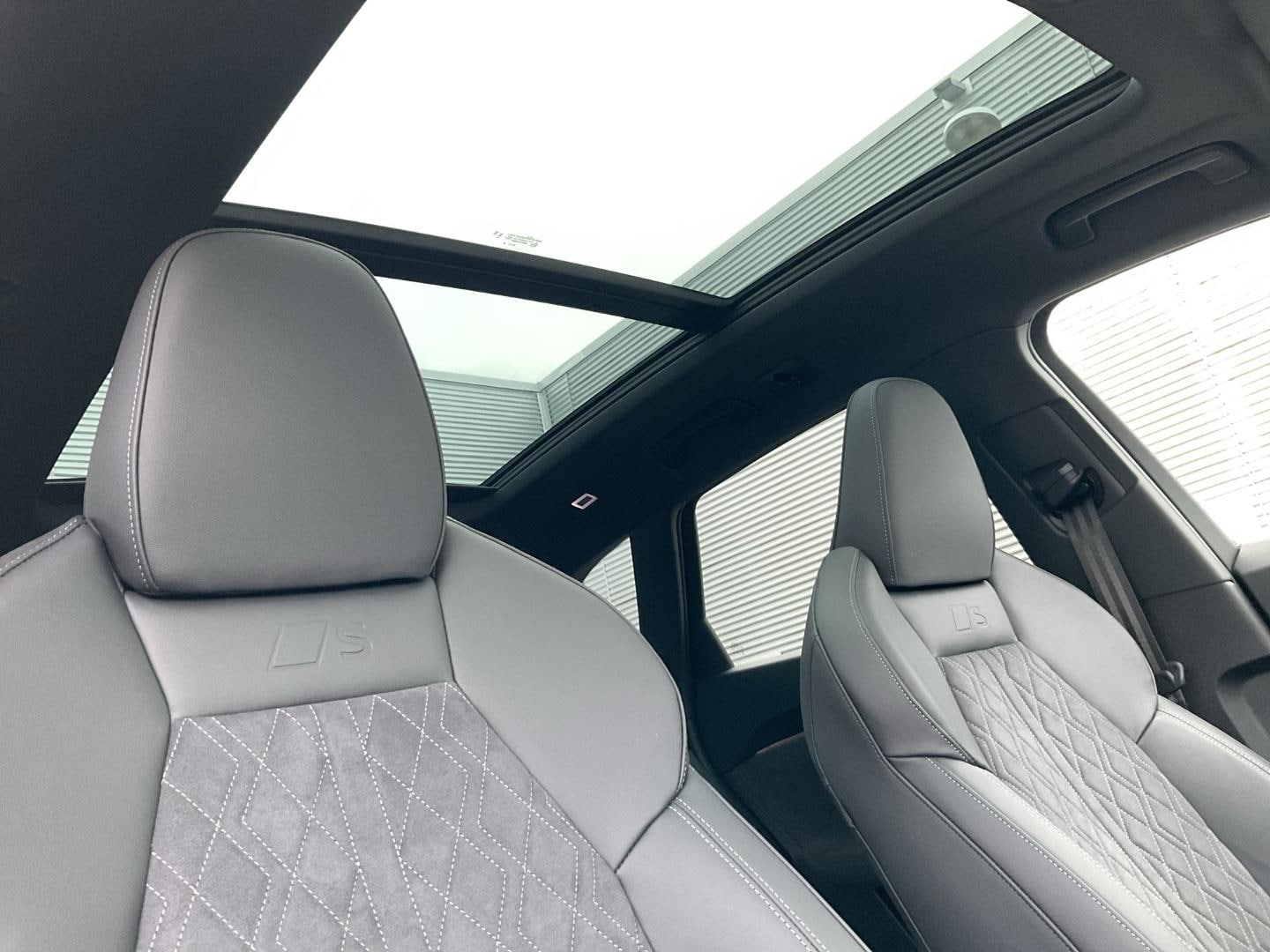Bild über Audi SQ5 SUV edition one mit Akzenten mythosschwarz TFSI 270 kW S tronic - für weitere Informationen kontaktieren Sie den Audi Partner