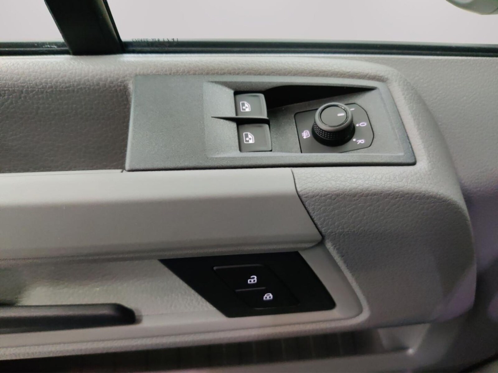 Volkswagen Crafter Kasten mittlerer Radstand – Bild 9