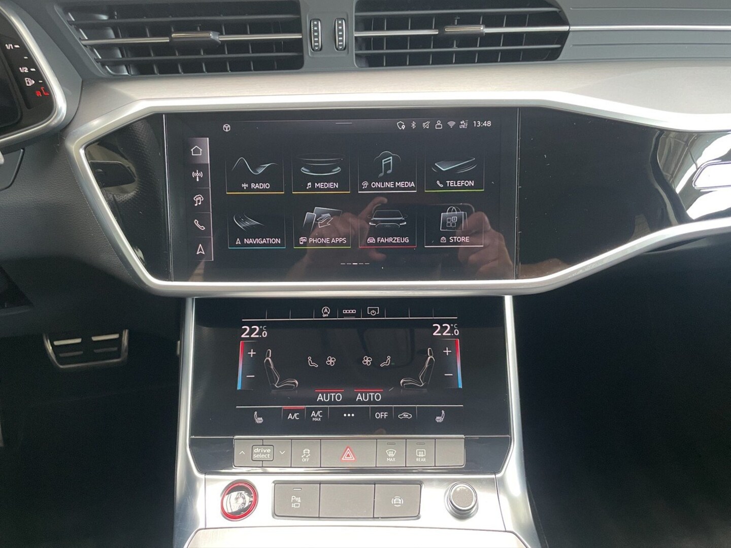 Bild über Audi S6 Avant TDI quattro tiptronic - für weitere Informationen kontaktieren Sie den Audi Partner