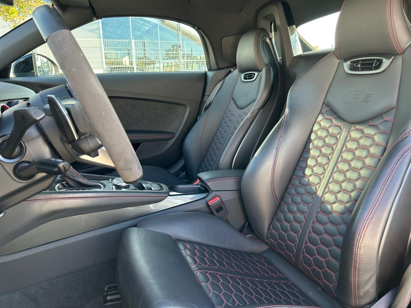Bild über Audi TT RS Roadster TFSI quattro S tronic - für weitere Informationen kontaktieren Sie den Audi Partner