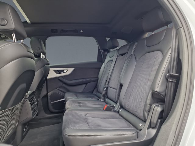 Image about Audi Q7 SUV TFSI e S line 55 TFSI e quattro tiptronic