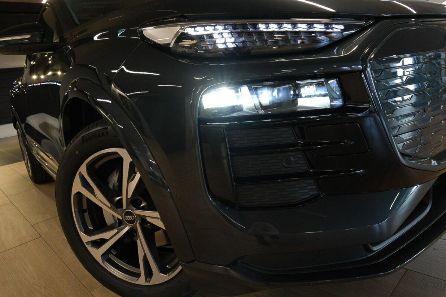 Image about Audi Q6 SUV e-tron e-tron