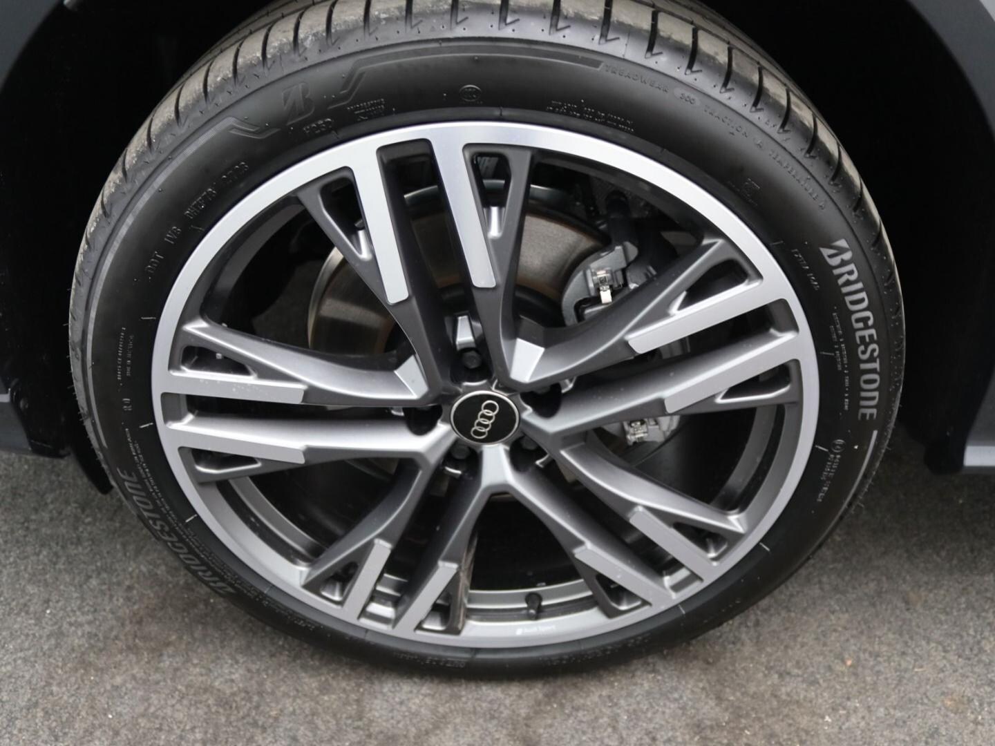 Bild über Audi Q5 SUV TDI quattro 150 kW S tronic - für weitere Informationen kontaktieren Sie den Audi Partner