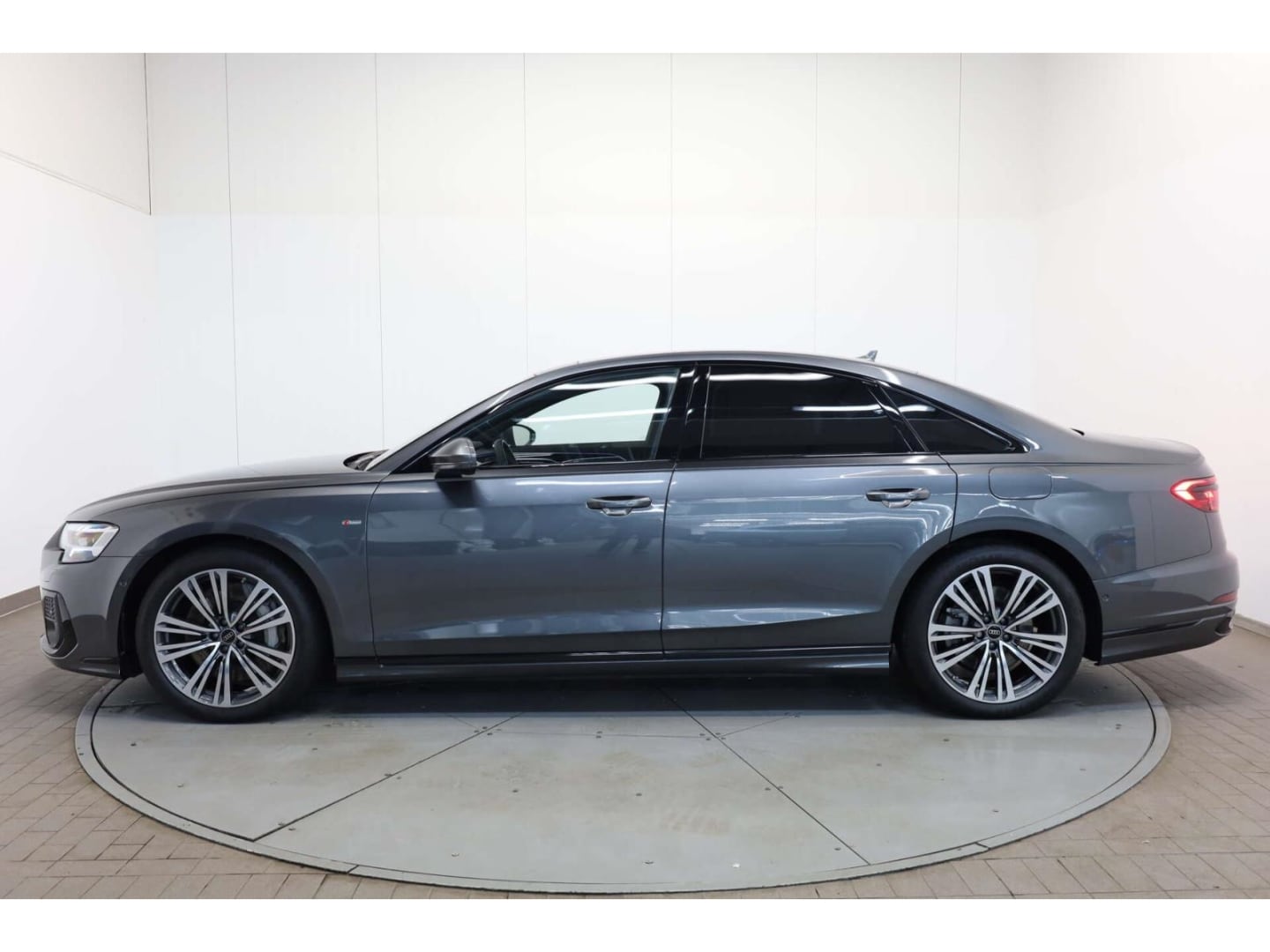 Bild über Audi A8 TFSI e 60 TFSI e quattro tiptronic - für weitere Informationen kontaktieren Sie den Audi Partner