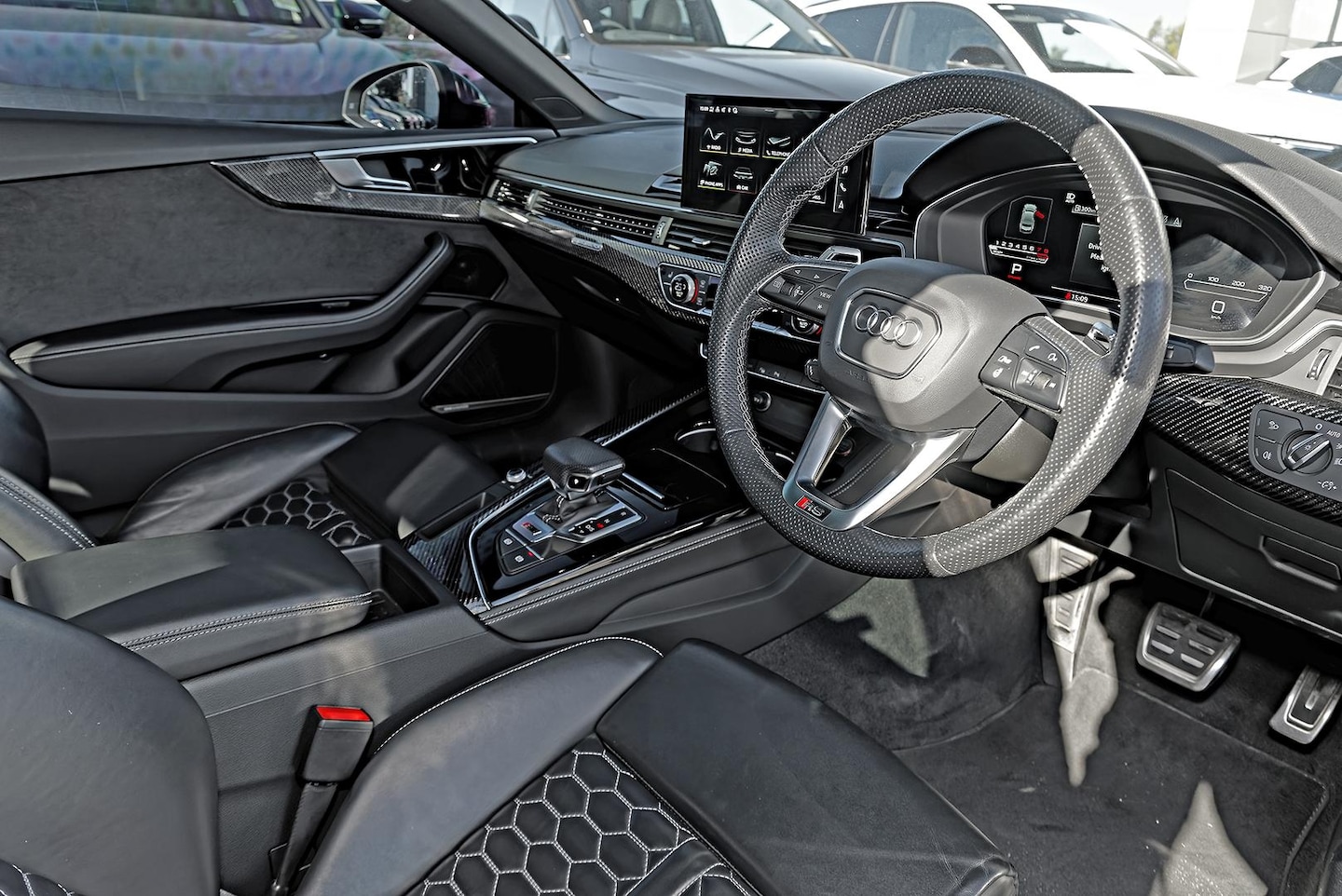 Image about Audi RS 5 Coupé RS 5 Coupé 331 kW tiptronic
