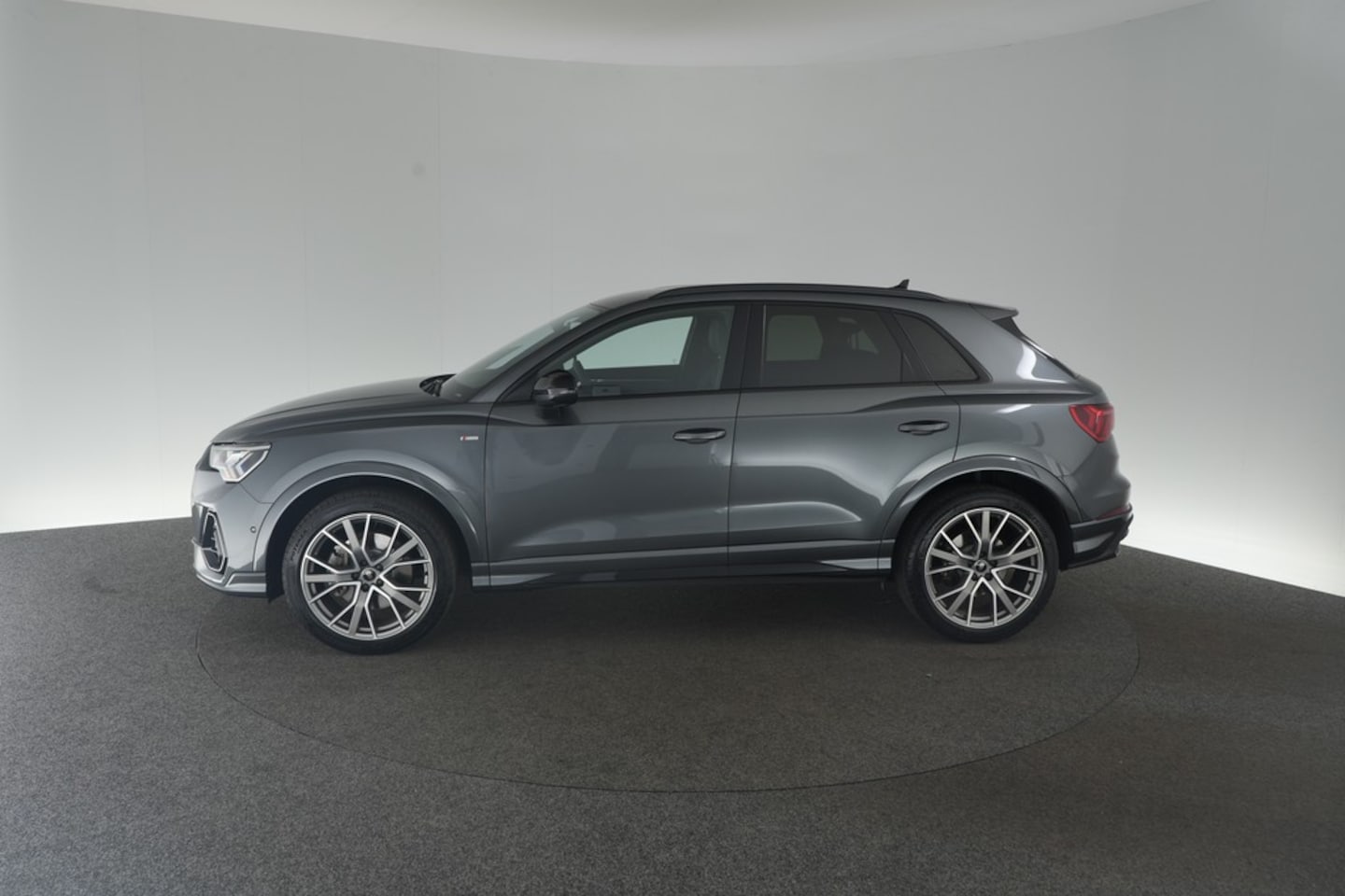Bild über Audi Q3 TDI quattro 142 kW S tronic - für weitere Informationen kontaktieren Sie den Audi Partner