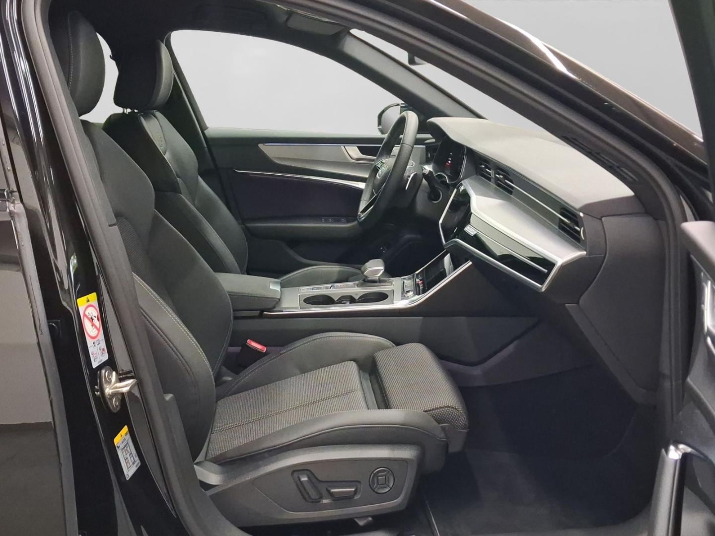 Bild über Audi A6 Avant TFSI e S line 50 TFSI e quattro S tronic - für weitere Informationen kontaktieren Sie den Audi Partner