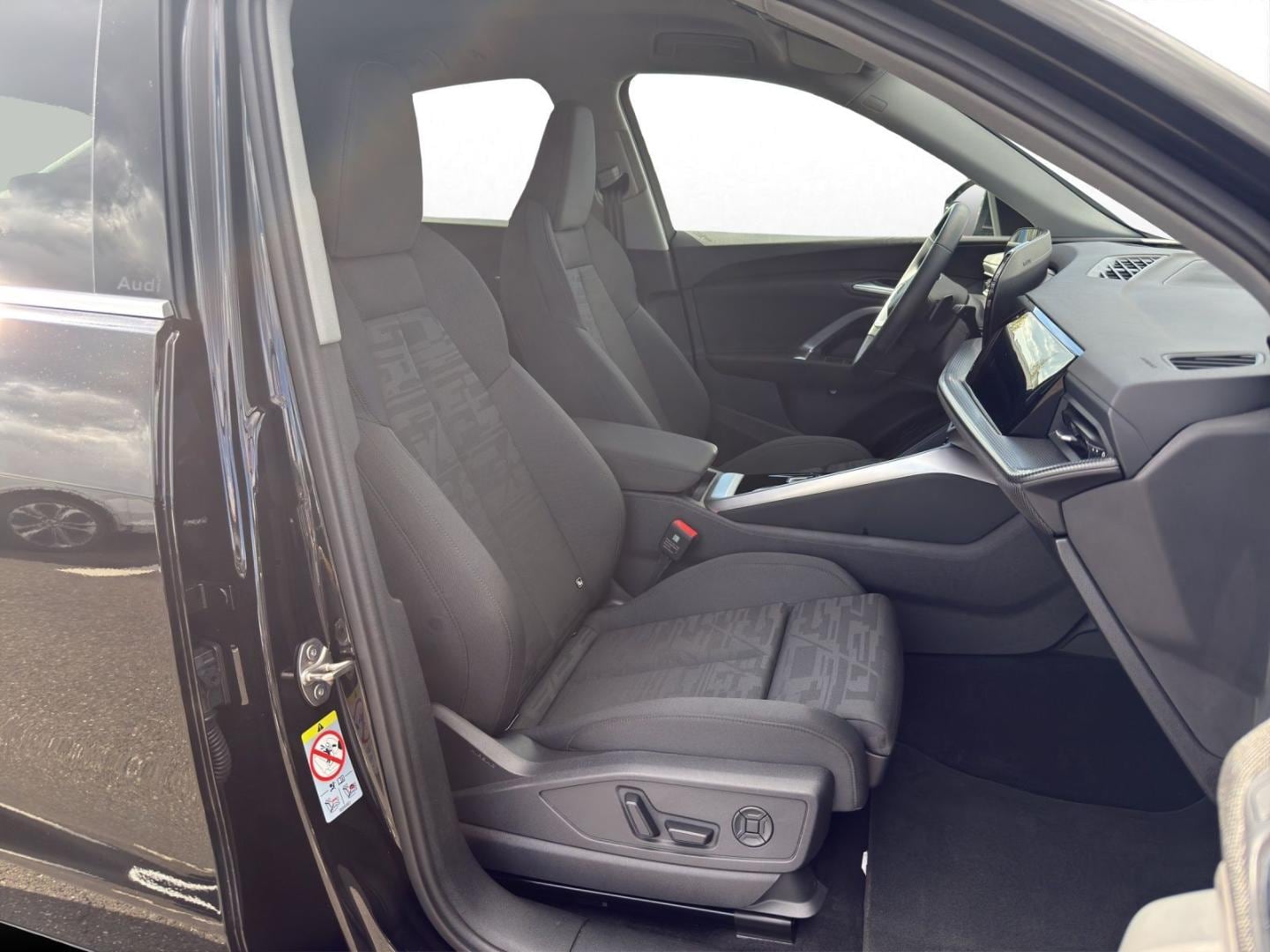 Bild über Audi Q5 Sportback TDI quattro 150 kW S tronic - für weitere Informationen kontaktieren Sie den Audi Partner