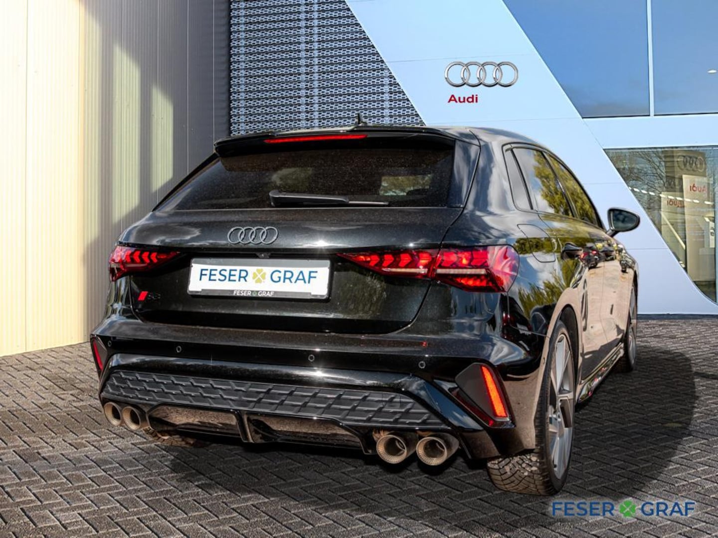 Bild über Audi S3 Sportback TFSI quattro S tronic - für weitere Informationen kontaktieren Sie den Audi Partner