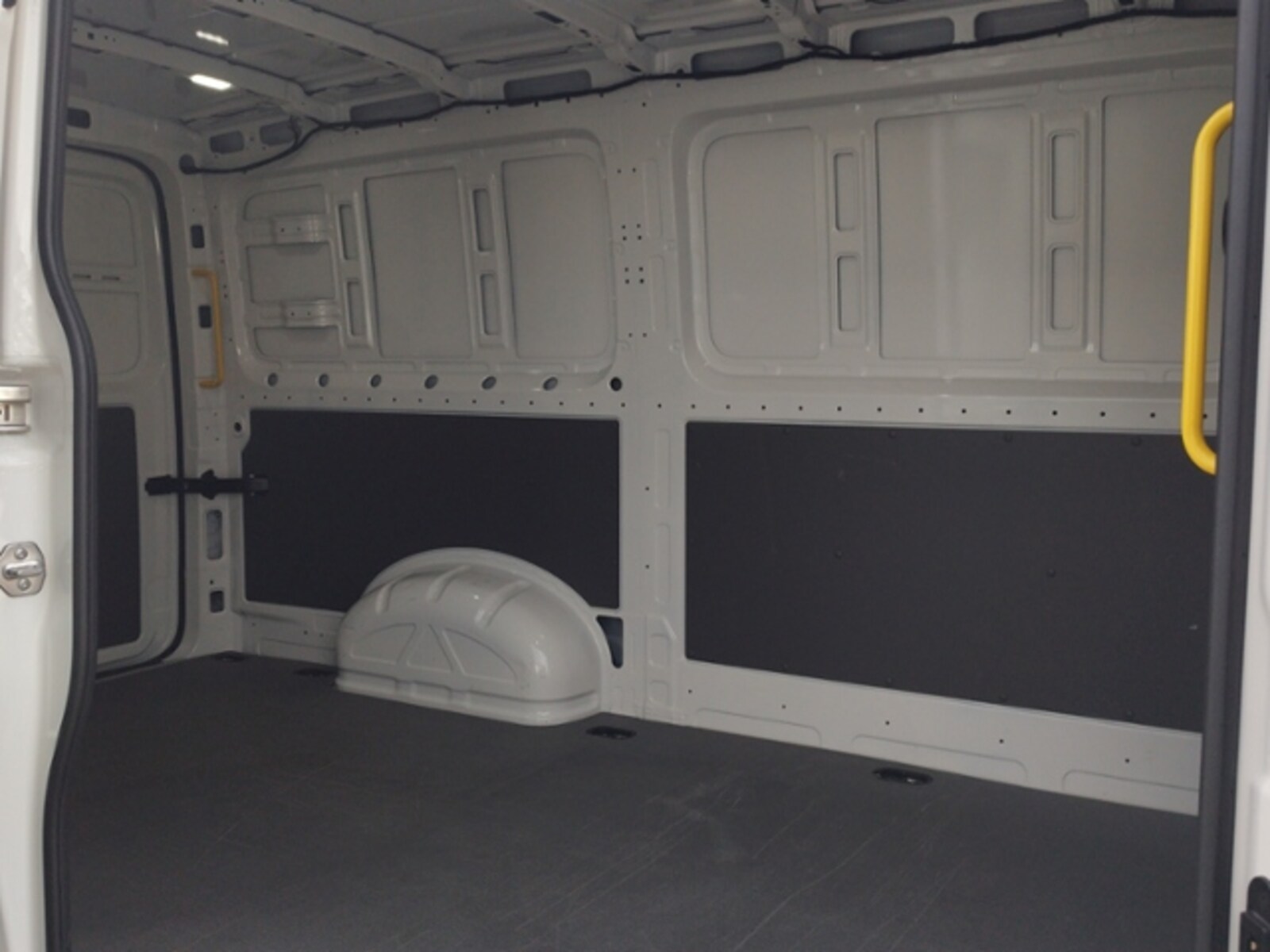 Volkswagen Crafter Kasten mittlerer Radstand – Bild 11
