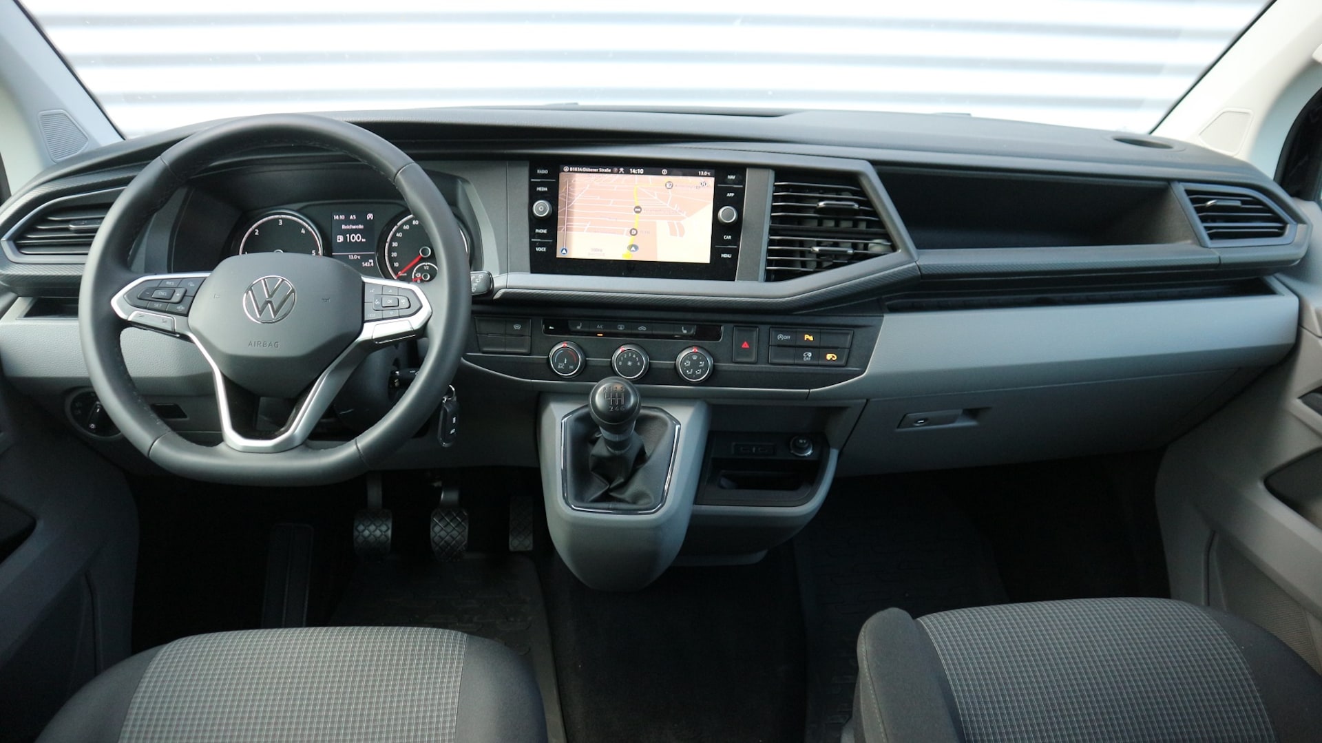 Volkswagen T6.1 Transporter Kombi langer Radstand