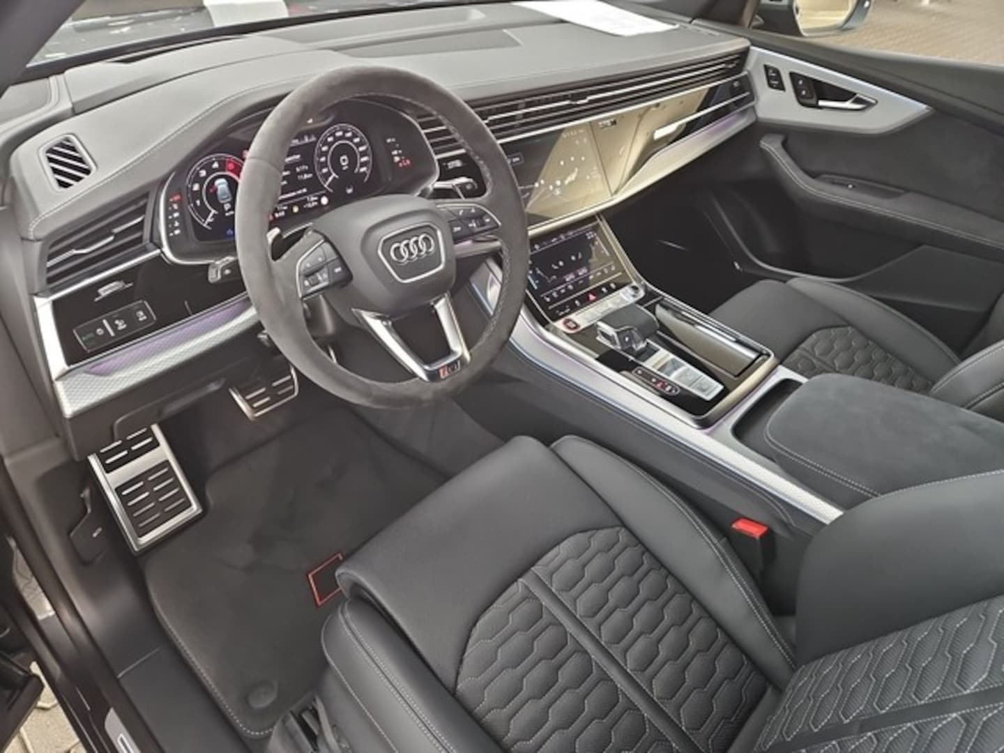 Bild über Audi RS Q8 SUV TFSI quattro 471 kW tiptronic - für weitere Informationen kontaktieren Sie den Audi Partner