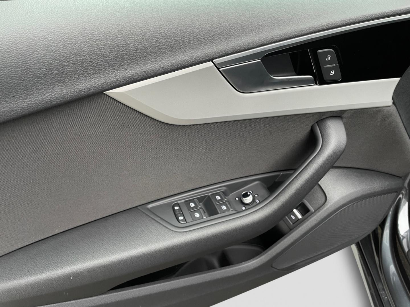 Bild über Audi A4 Limousine advanced 30 TDI S tronic - für weitere Informationen kontaktieren Sie den Audi Partner