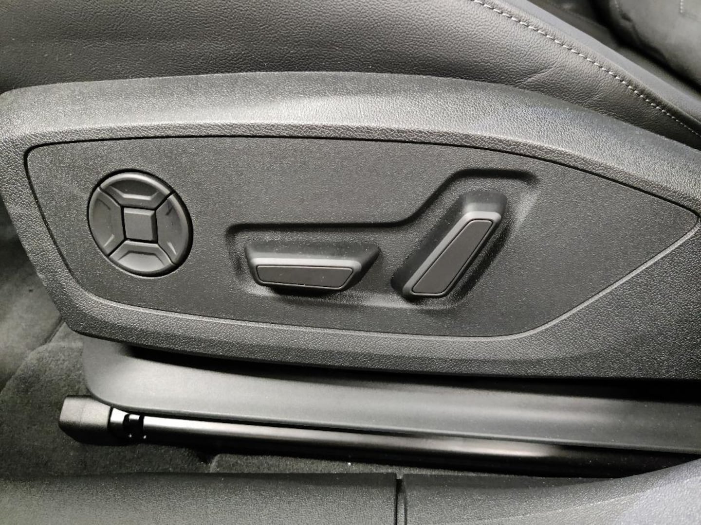 Bild über Audi A6 Avant e-tron S line business e-tron quattro 315 kW - für weitere Informationen kontaktieren Sie den Audi Partner