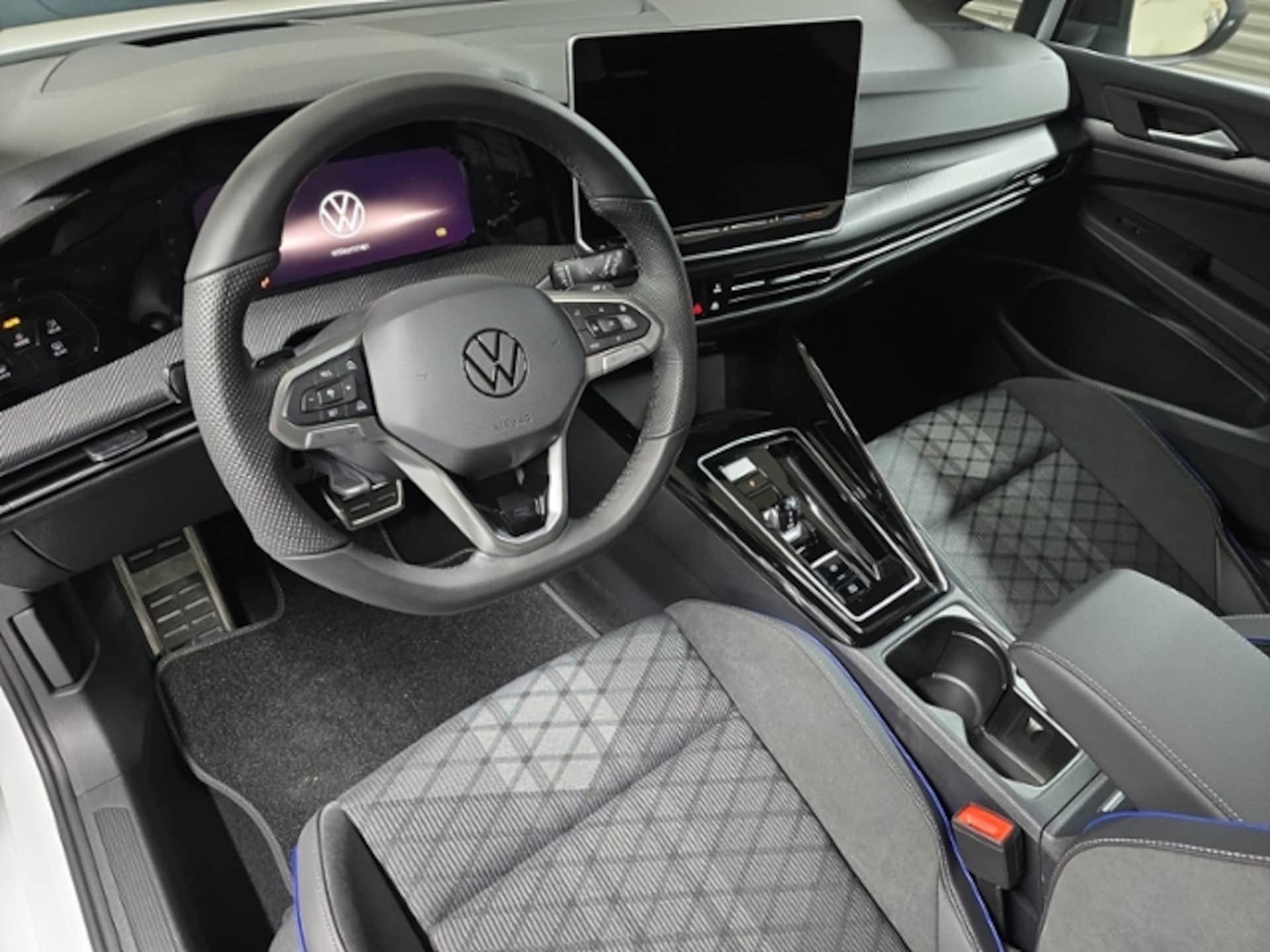 Volkswagen Golf R-Line
