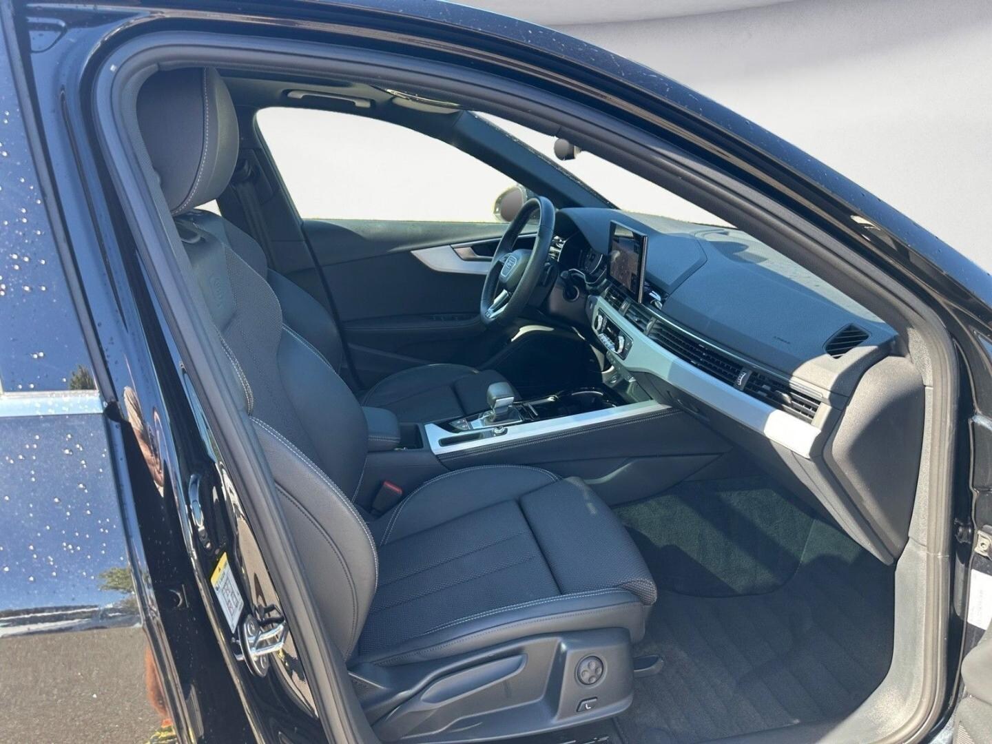 Bild über Audi A4 Avant S line 40 TFSI S tronic - für weitere Informationen kontaktieren Sie den Audi Partner