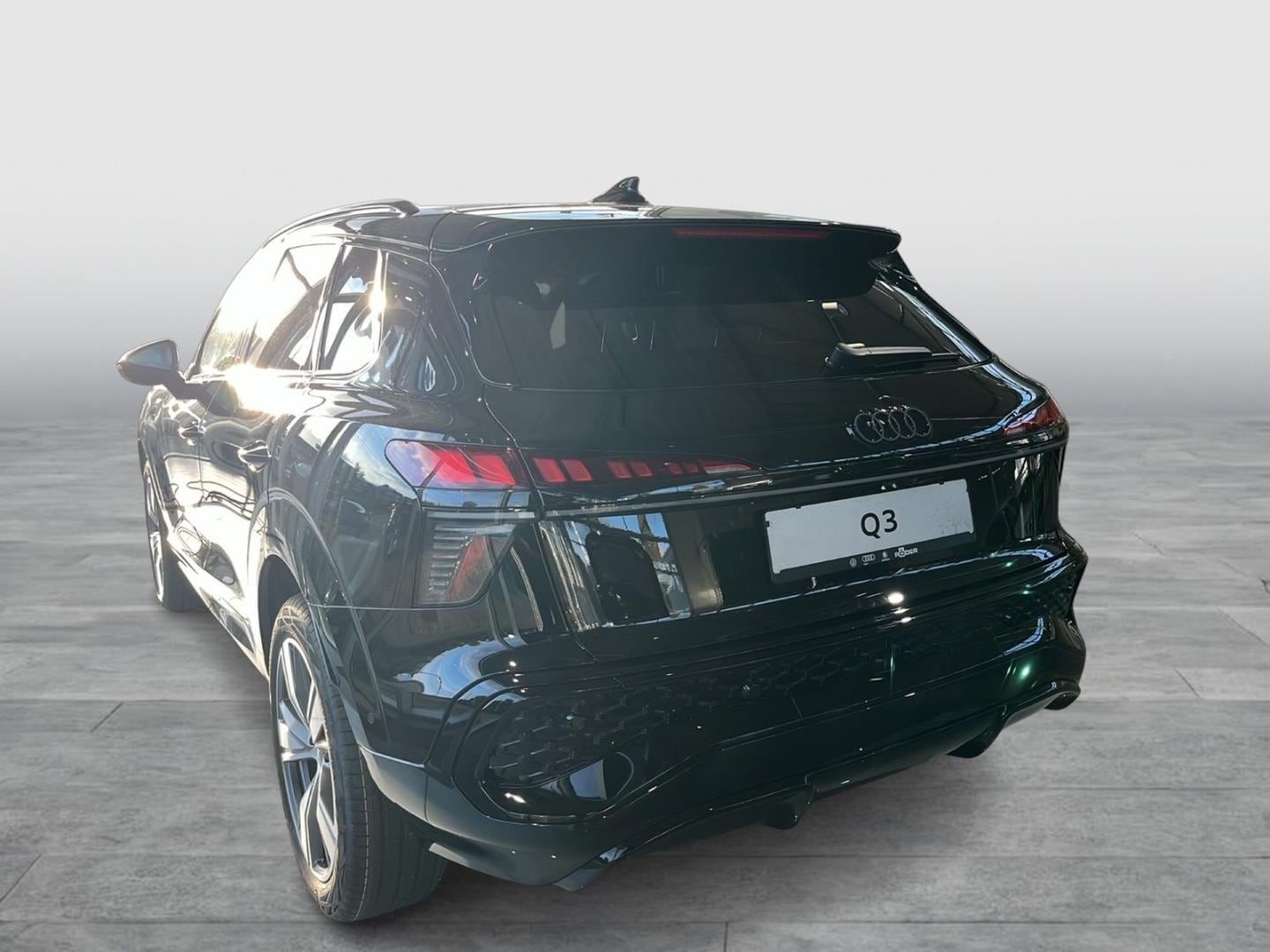 Bild über Audi Q3 SUV TFSI 110 kW S tronic - für weitere Informationen kontaktieren Sie den Audi Partner
