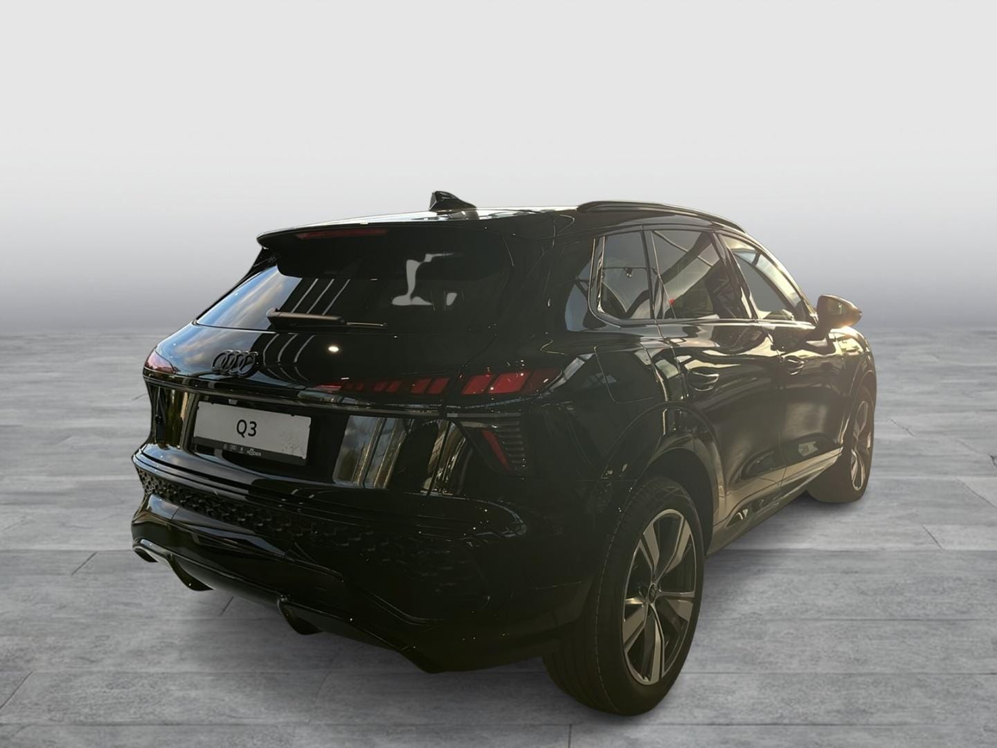Bild über Audi Q3 SUV TFSI 110 kW S tronic - für weitere Informationen kontaktieren Sie den Audi Partner
