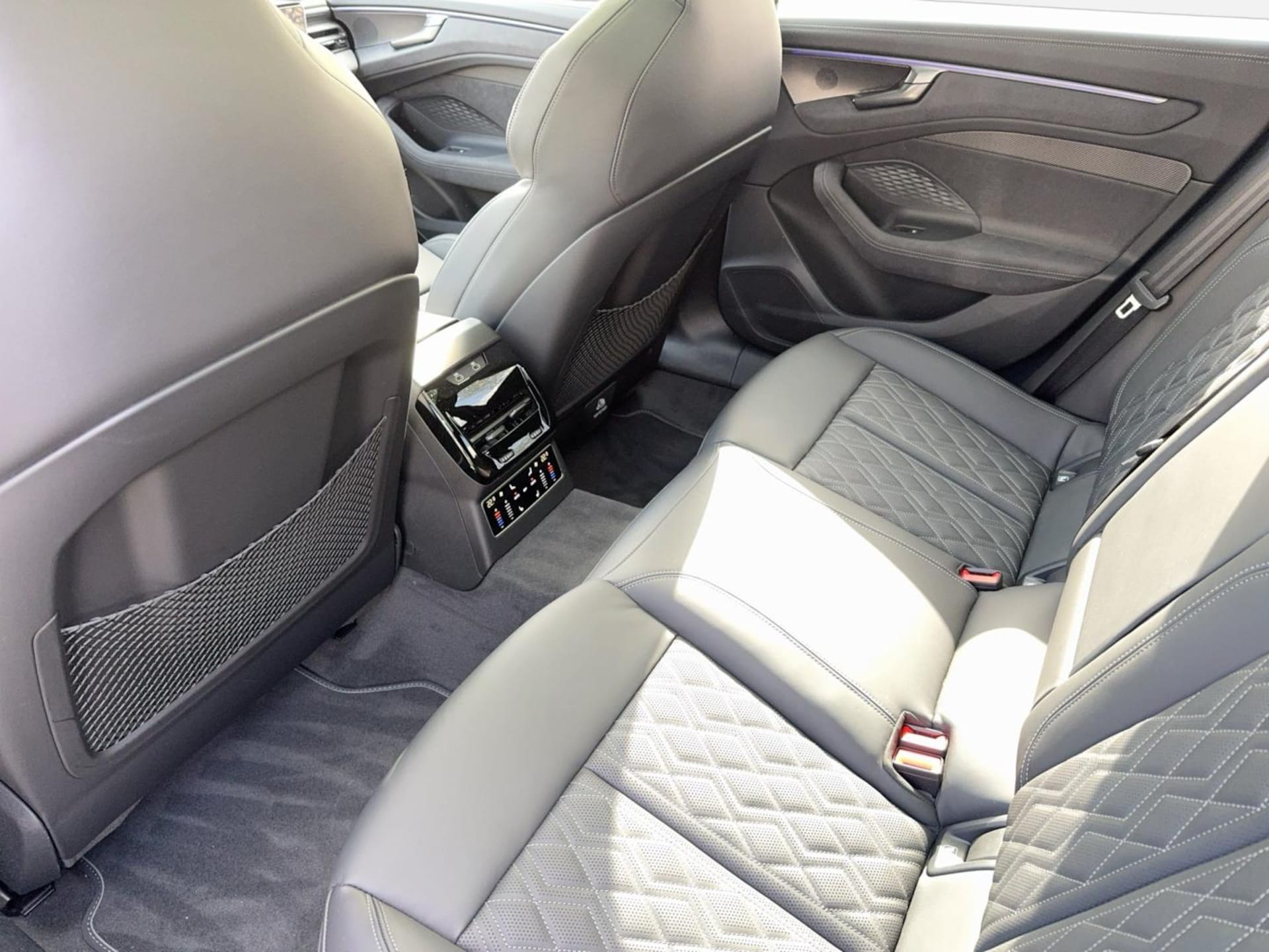 Audi A6 Avant edition one
