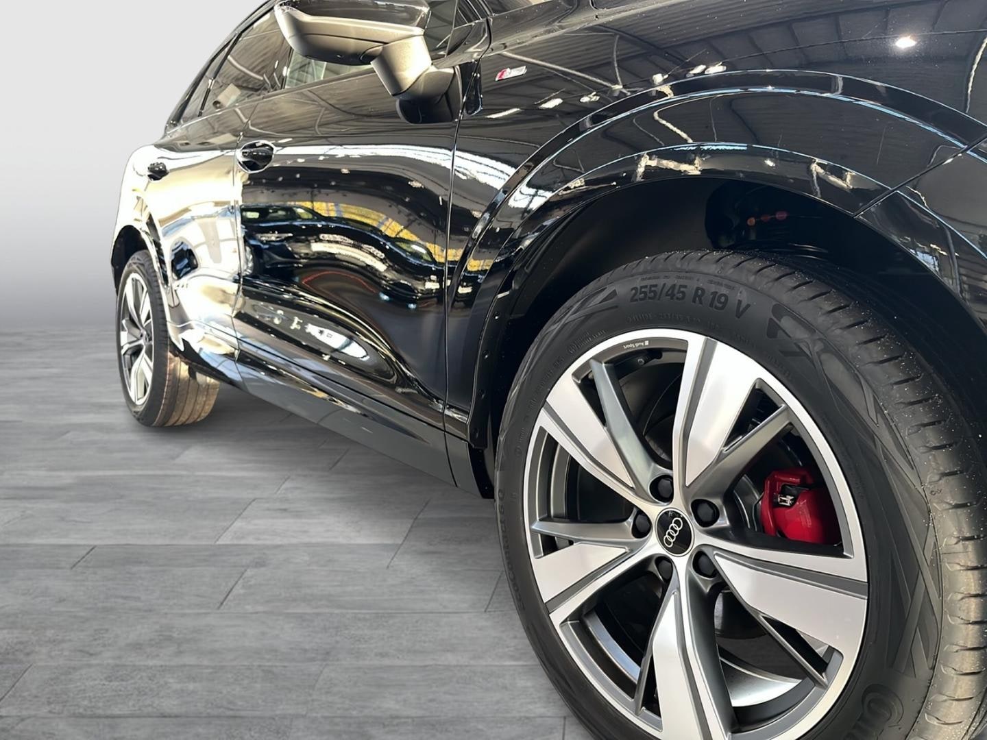 Bild über Audi Q3 SUV TFSI 110 kW S tronic - für weitere Informationen kontaktieren Sie den Audi Partner