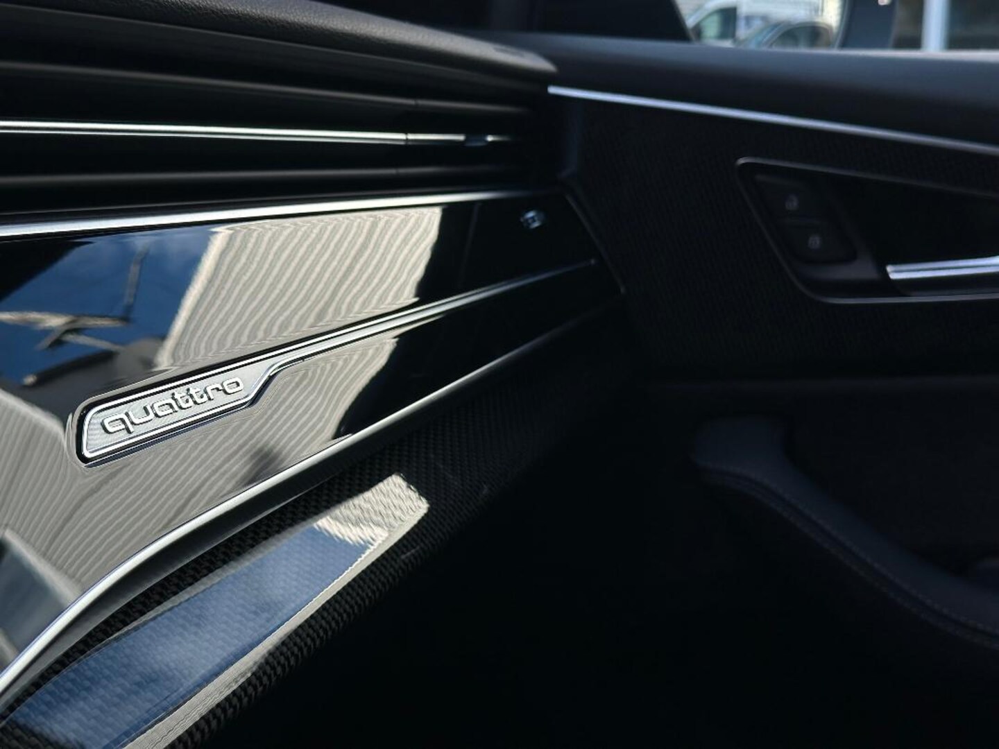 Bild über Audi Q8 competition plus 50 TDI quattro tiptronic - für weitere Informationen kontaktieren Sie den Audi Partner