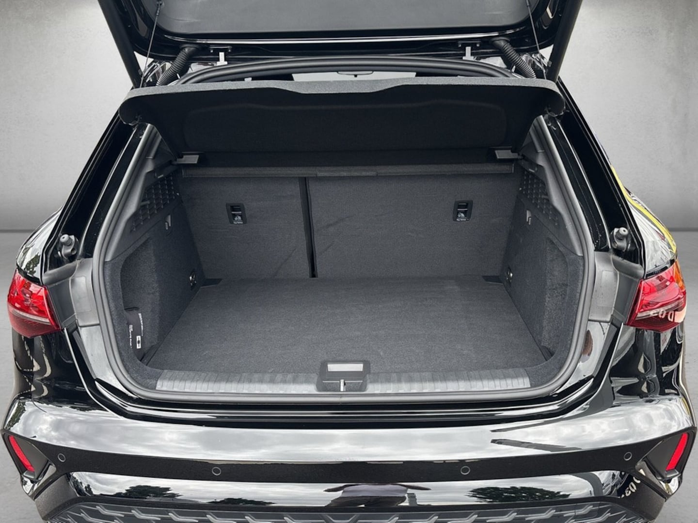 Bild über Audi A3 Sportback S line 30 TFSI S tronic - für weitere Informationen kontaktieren Sie den Audi Partner