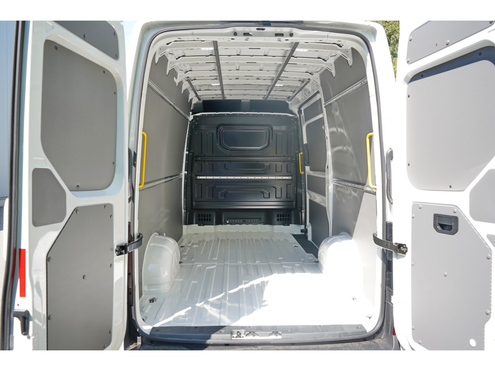 Volkswagen Crafter Kasten mittlerer Radstand – Bild 8