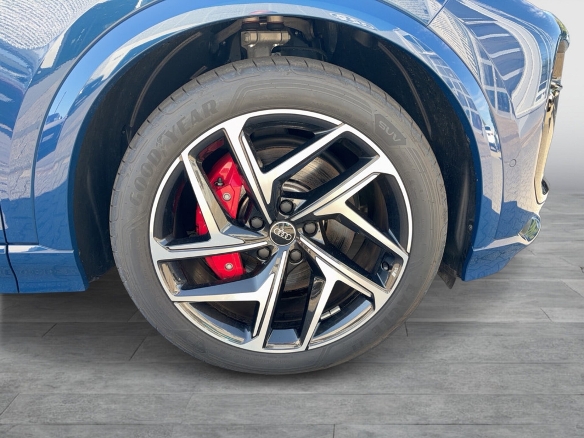Audi SQ6 SUV e-tron