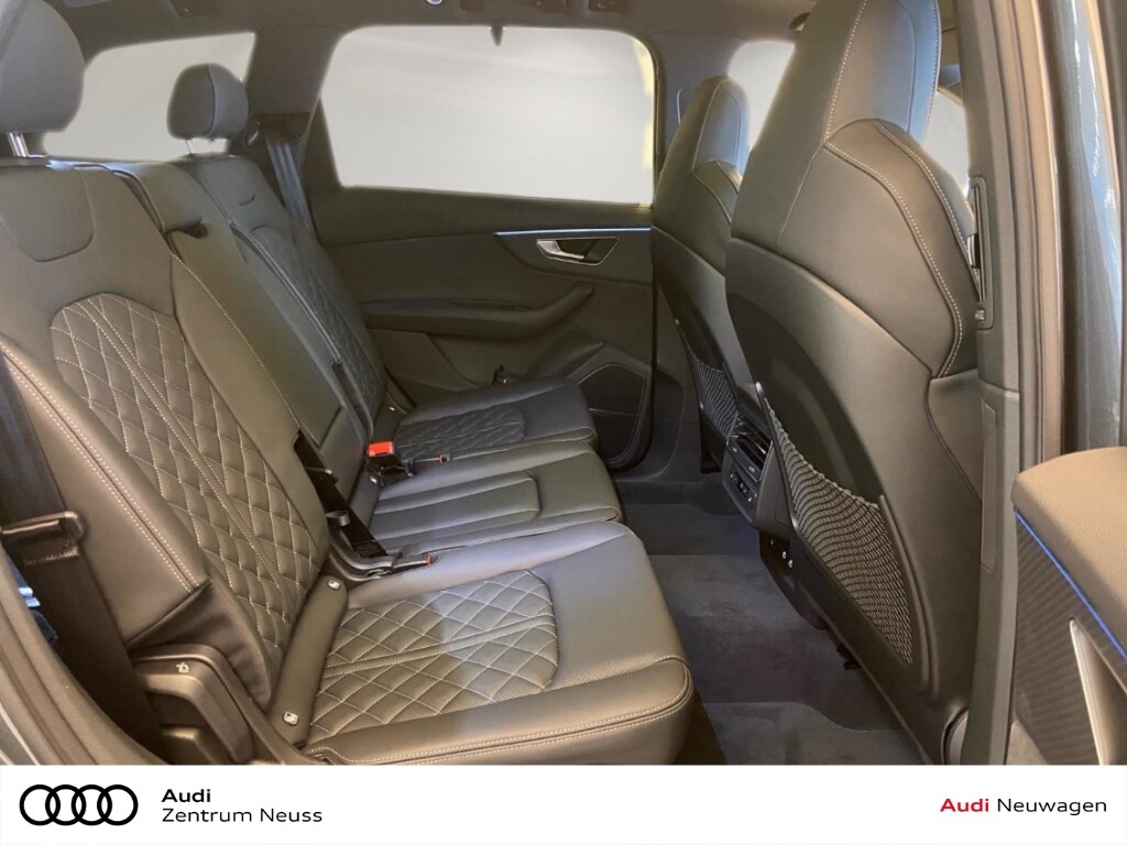 Image about Audi Q7 SUV TFSI e S line 55 TFSI e quattro tiptronic