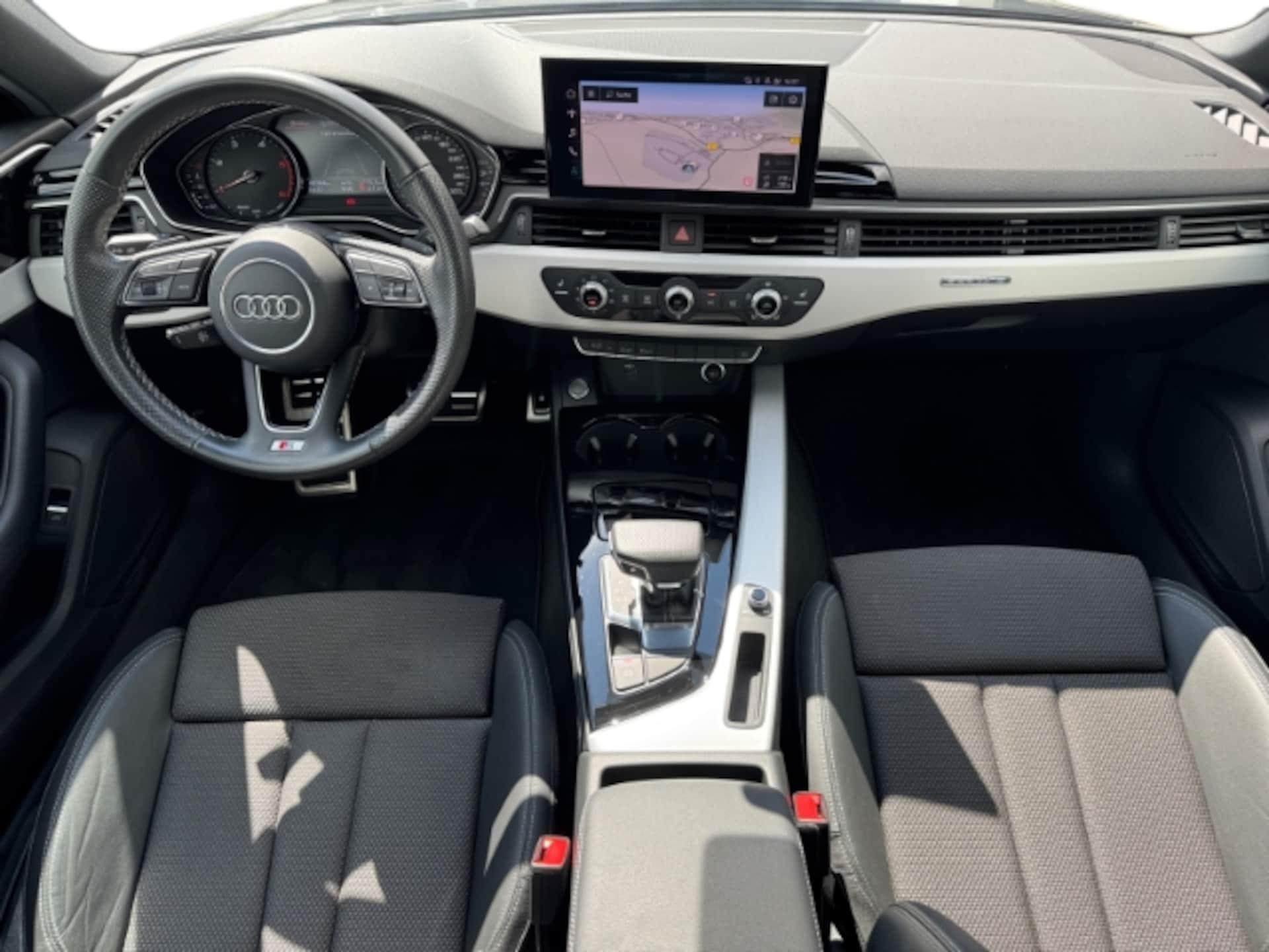 Audi A4 Limousine S line