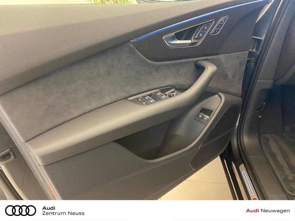 Image about Audi Q7 SUV TFSI e S line 55 TFSI e quattro tiptronic