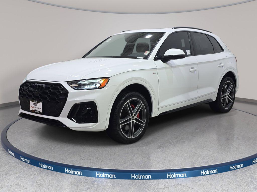 2024 Audi Q5 55 e Premium Plus's photo