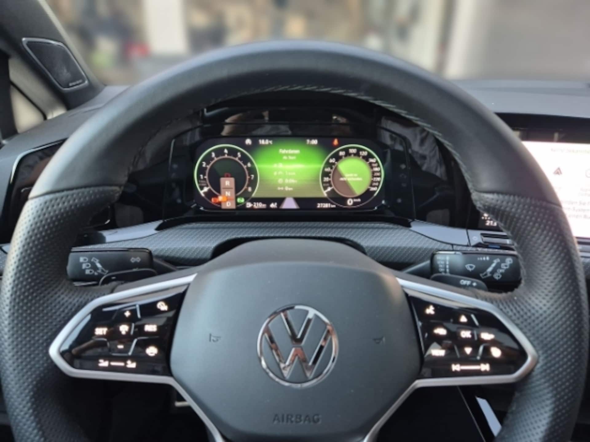 Volkswagen Golf R-Line