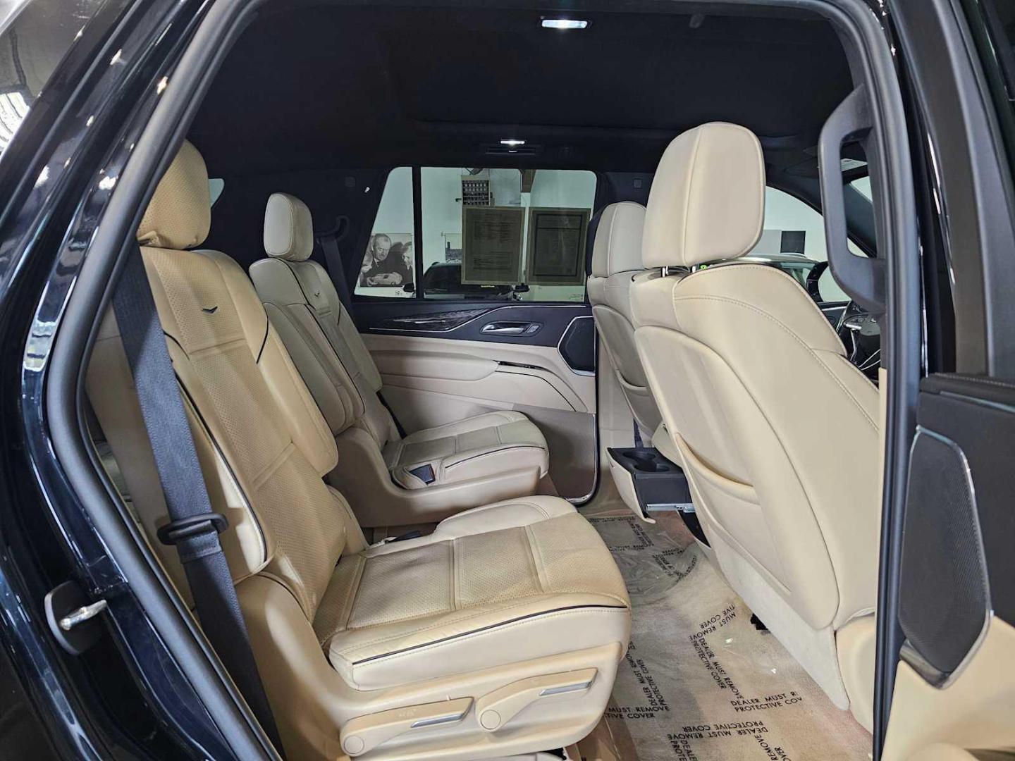 2023 Cadillac Escalade Premium Luxury - Photo 12