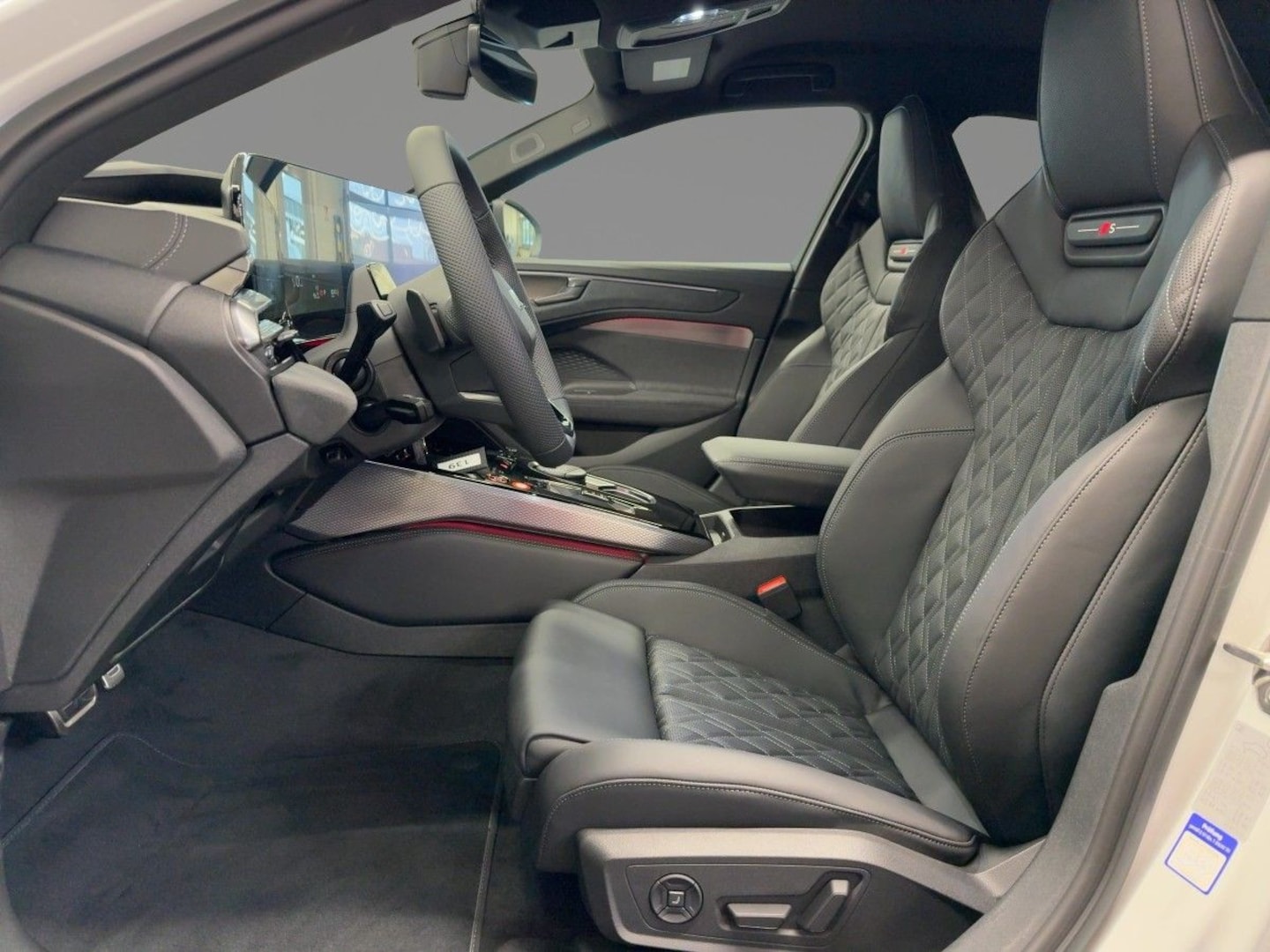 Bild über Audi A6 Avant TDI quattro 220 kW S tronic - für weitere Informationen kontaktieren Sie den Audi Partner