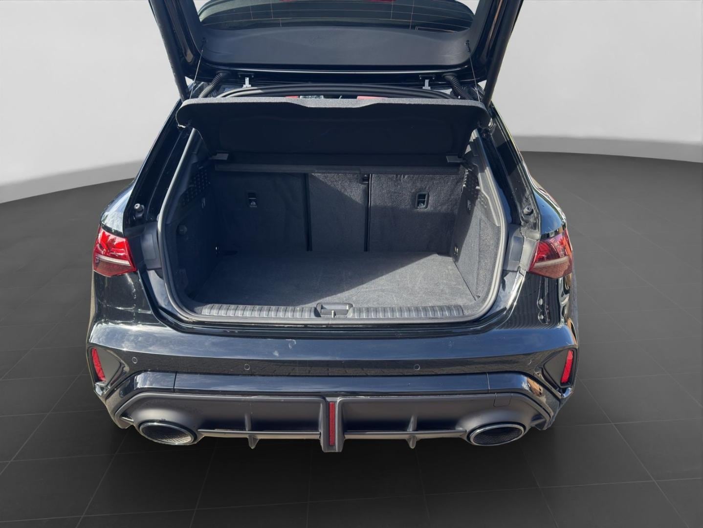 Bild über Audi RS 3 Sportback TFSI quattro 294 kW S tronic - für weitere Informationen kontaktieren Sie den Audi Partner