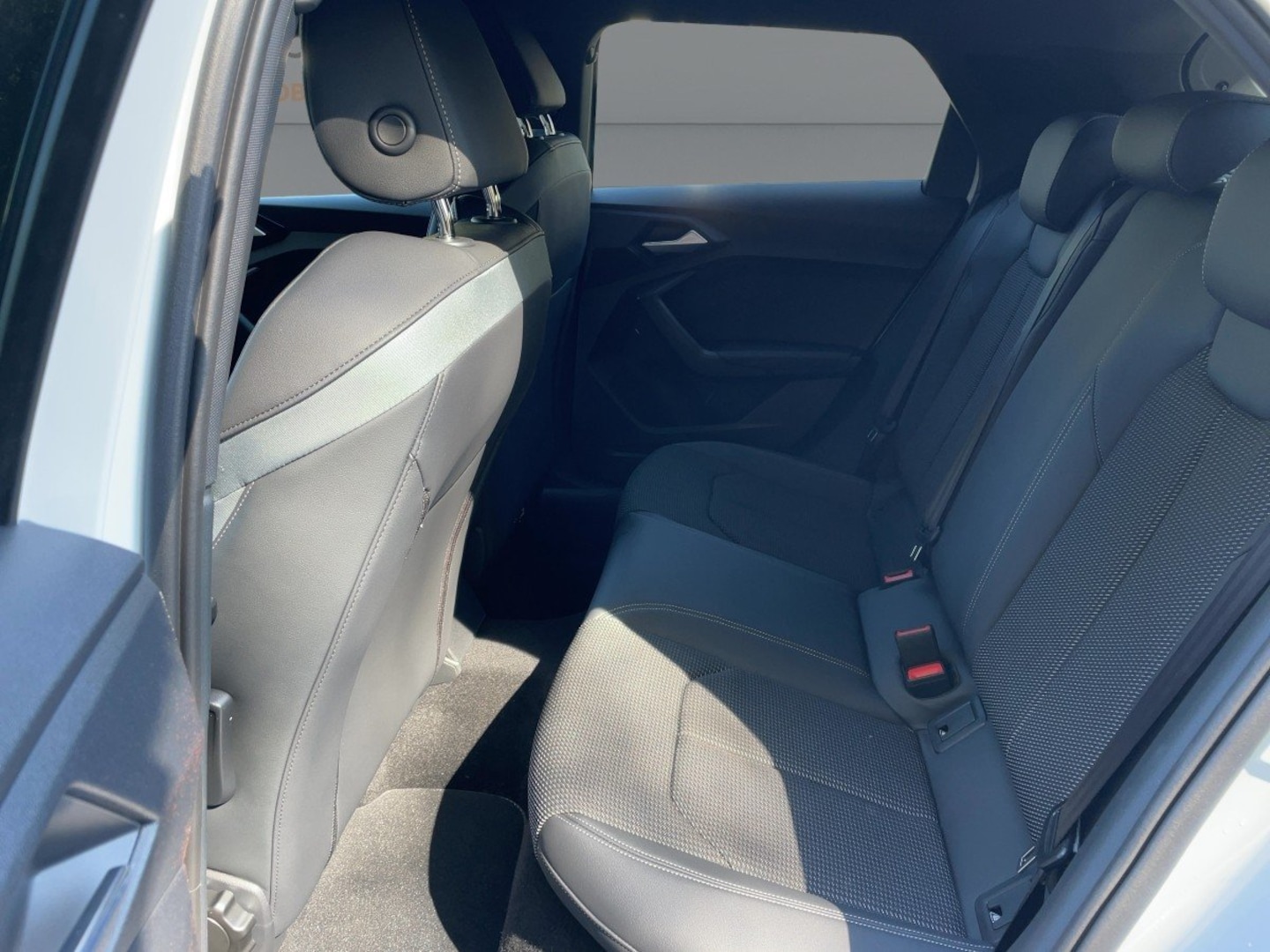 Bild über Audi A1 Sportback S line 35 TFSI S tronic - für weitere Informationen kontaktieren Sie den Audi Partner