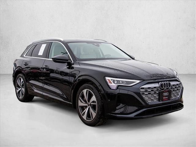 2024 AUDI Q8 - Image 3