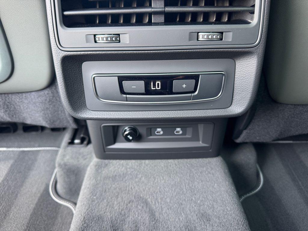 2025 Audi Q7 Premium - Photo 24