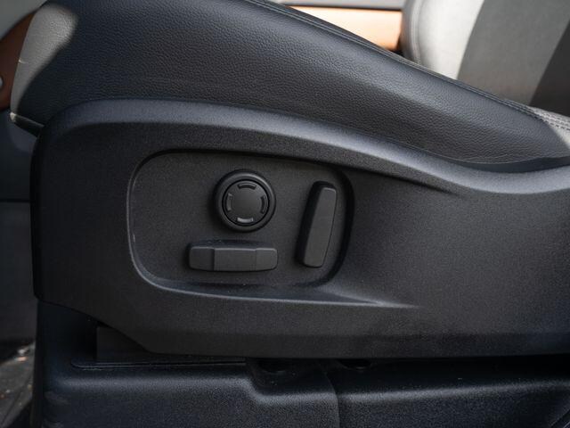 2024 Land Rover Defender SE - Photo 20