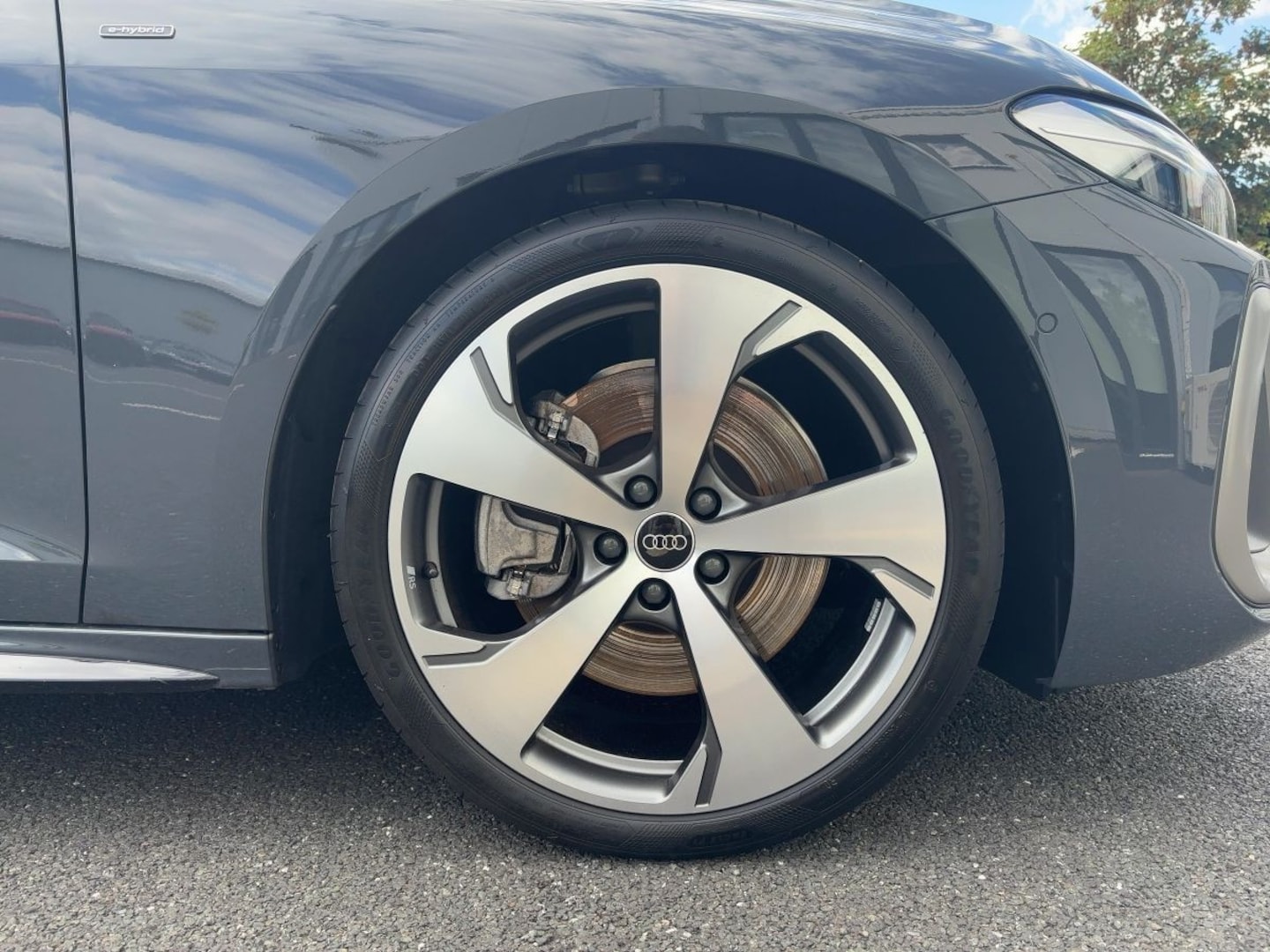 Bild über Audi A5 Avant e-hybrid e-hybrid quattro 220 kW S tronic - für weitere Informationen kontaktieren Sie den Audi Partner