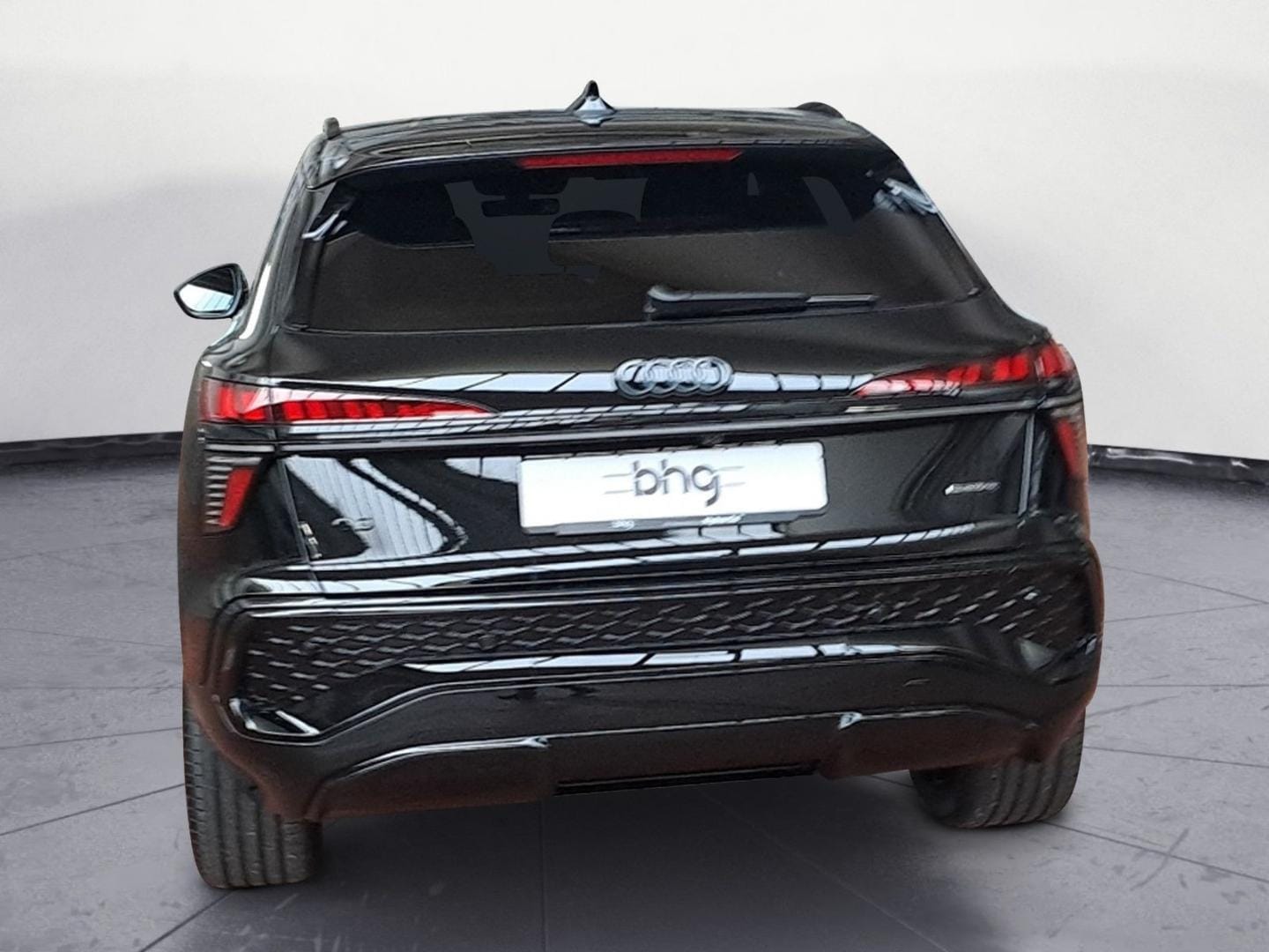 Bild über Audi Q3 SUV TFSI quattro 195 kW S tronic - für weitere Informationen kontaktieren Sie den Audi Partner