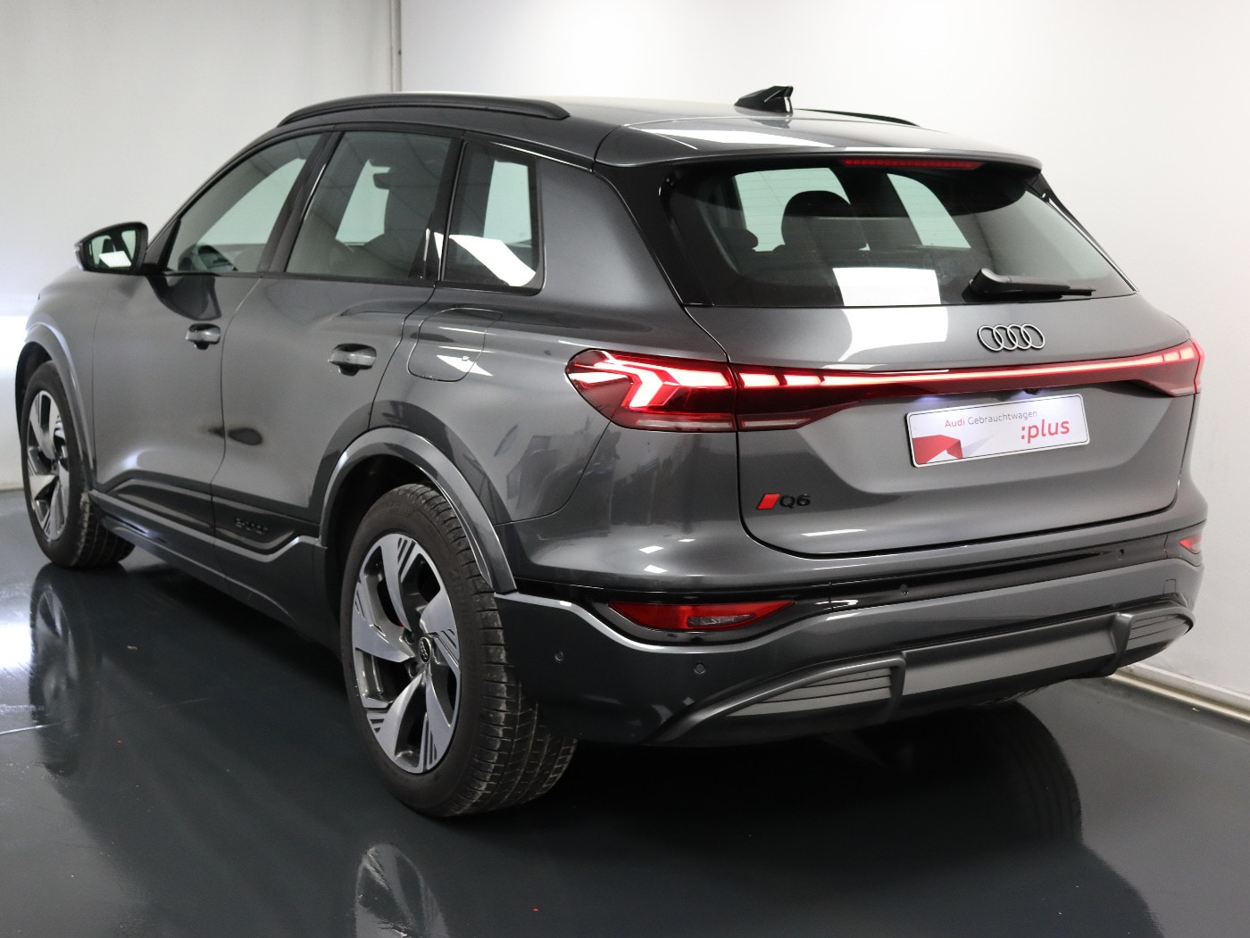 Image about Audi Q6 SUV e-tron e-tron quattro