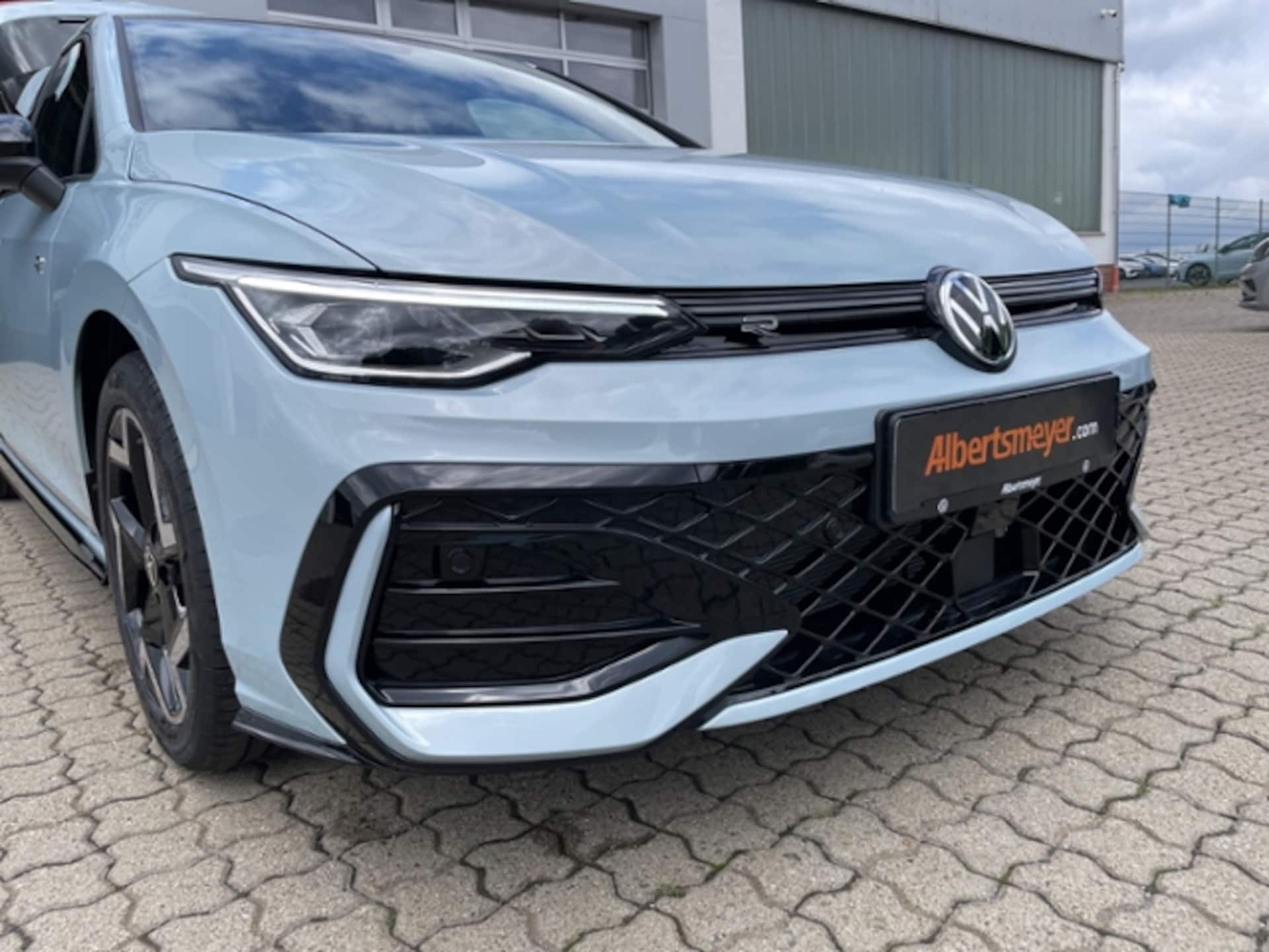 Volkswagen Golf R-Line